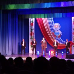 Поздравили прекрасных, милых дам