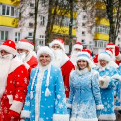 Парад Дедов Морозов и Снегурочек