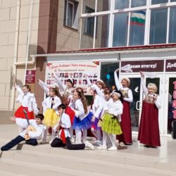 Разноцветный май