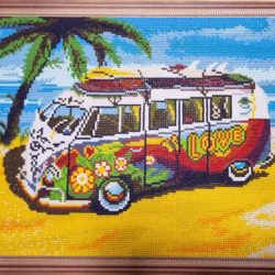 Молодой талант, увлеченный алмазной мозаикой!