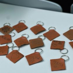 Брелок из кожи