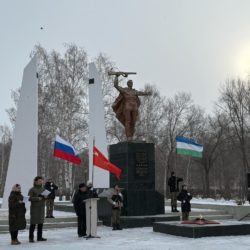 Состоялась торжественная церемония возложения цветов