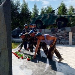 Прошло торжественное возложение цветов